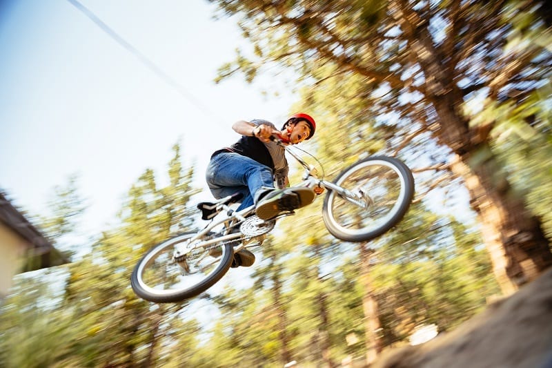 Ari DeLashmutt - Ari in the Air- Central Oregon Adventures - Multi Sport - Ski - mountain bike - paragliding - pine mountain - mt bachelor - photo by Ryan Cleary