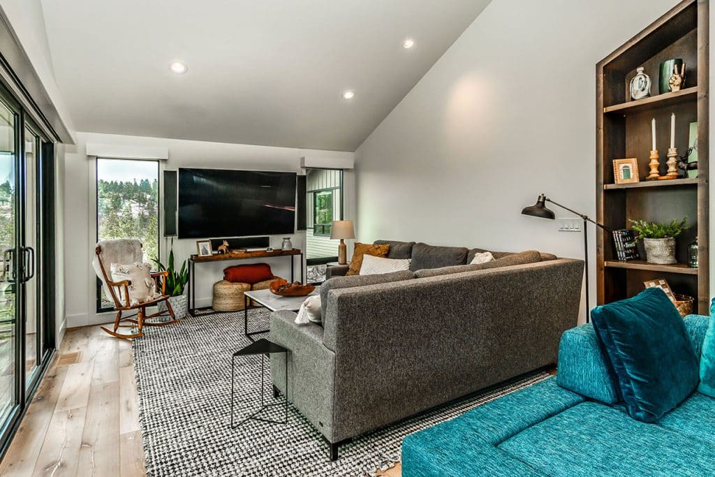 Living room of cliffside retreat house by Timberline