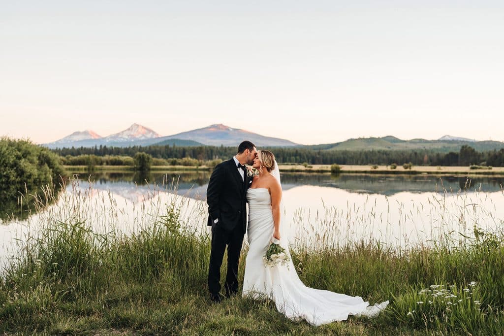 black butte ranch wedding by the lake