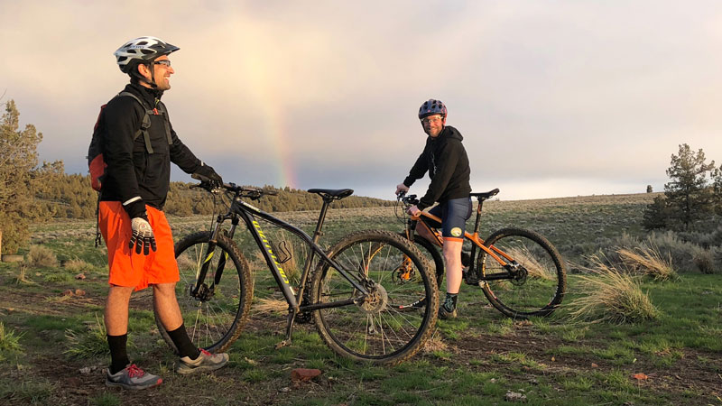 2 men taking a break from mountain biking in Madras Oregon