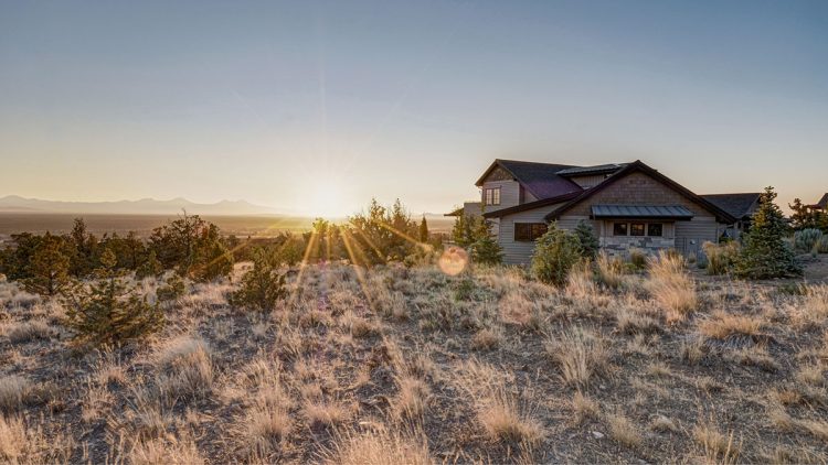 house at sunset at Brasada Ranch Oregon