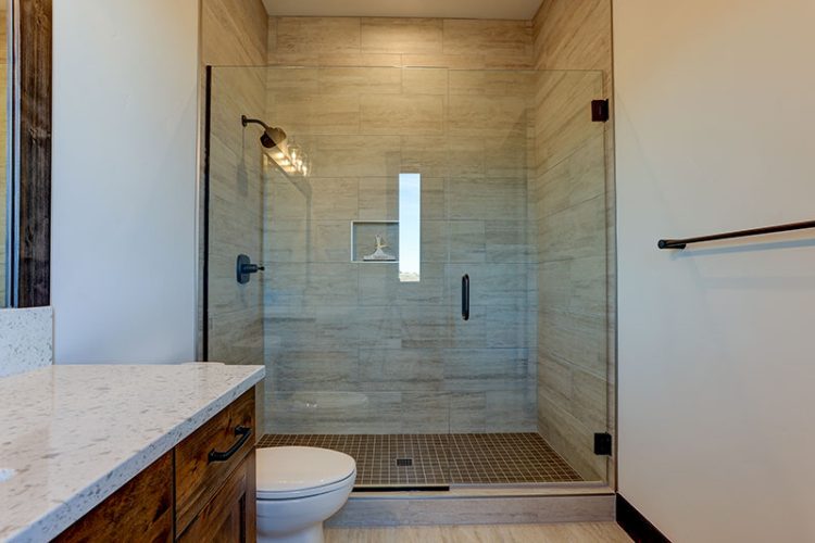 Bathroom by Malace Homes