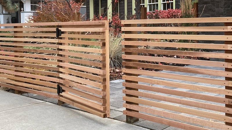 Horizontal slat fencing