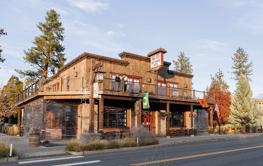 Ski Inn Taphouse Hotel