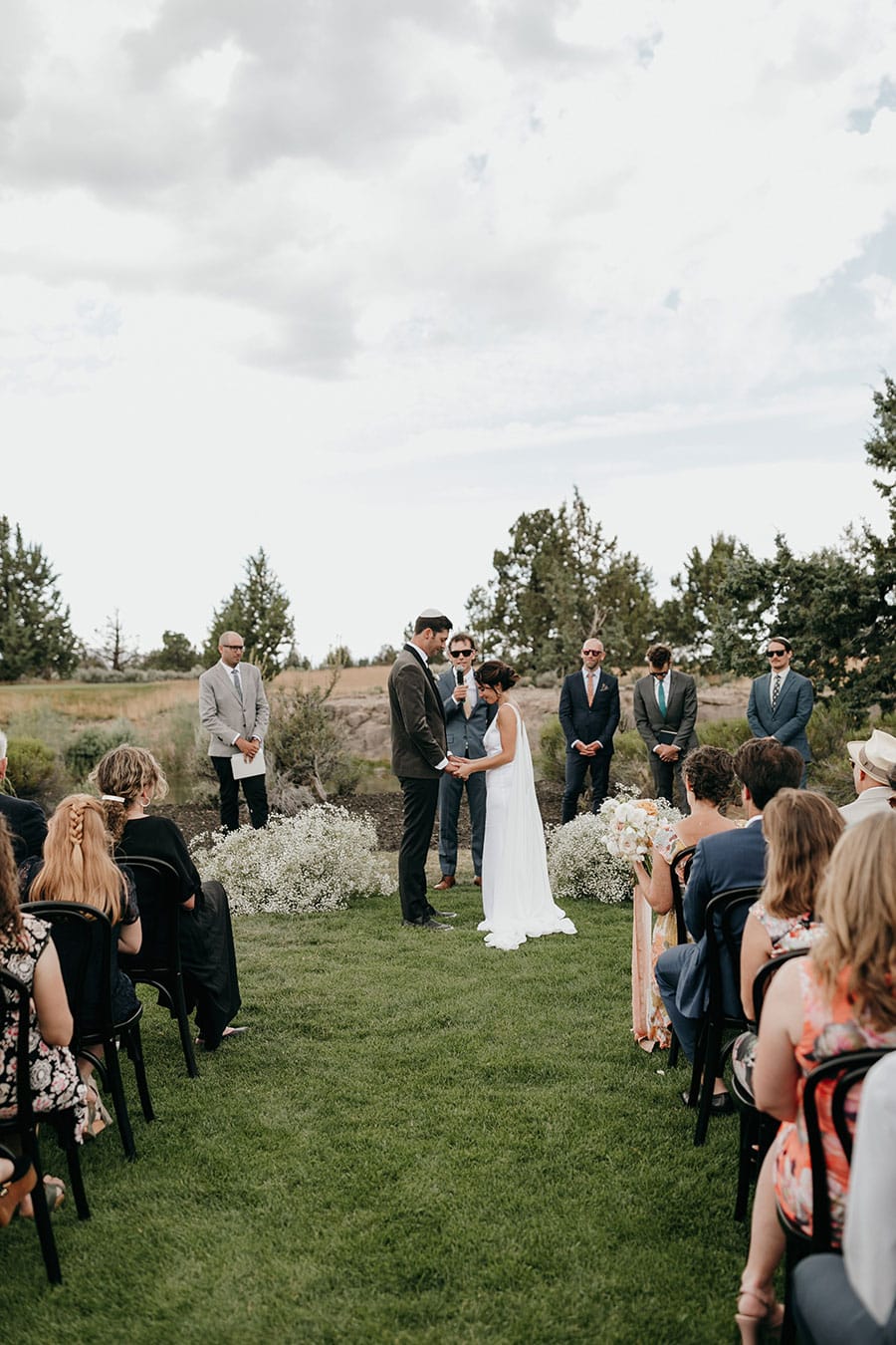 Couple saying their vows at Pronghorn