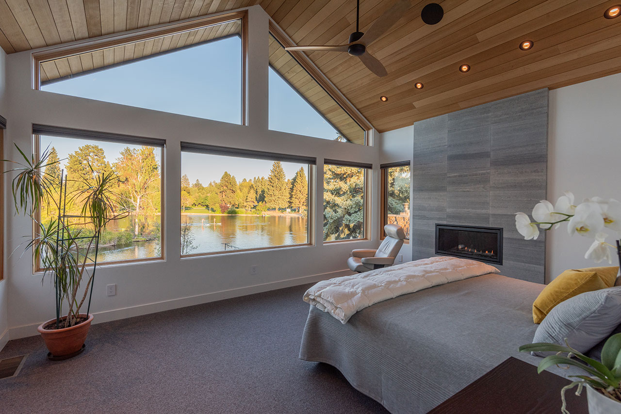 Bedroom overlooking mirror pond