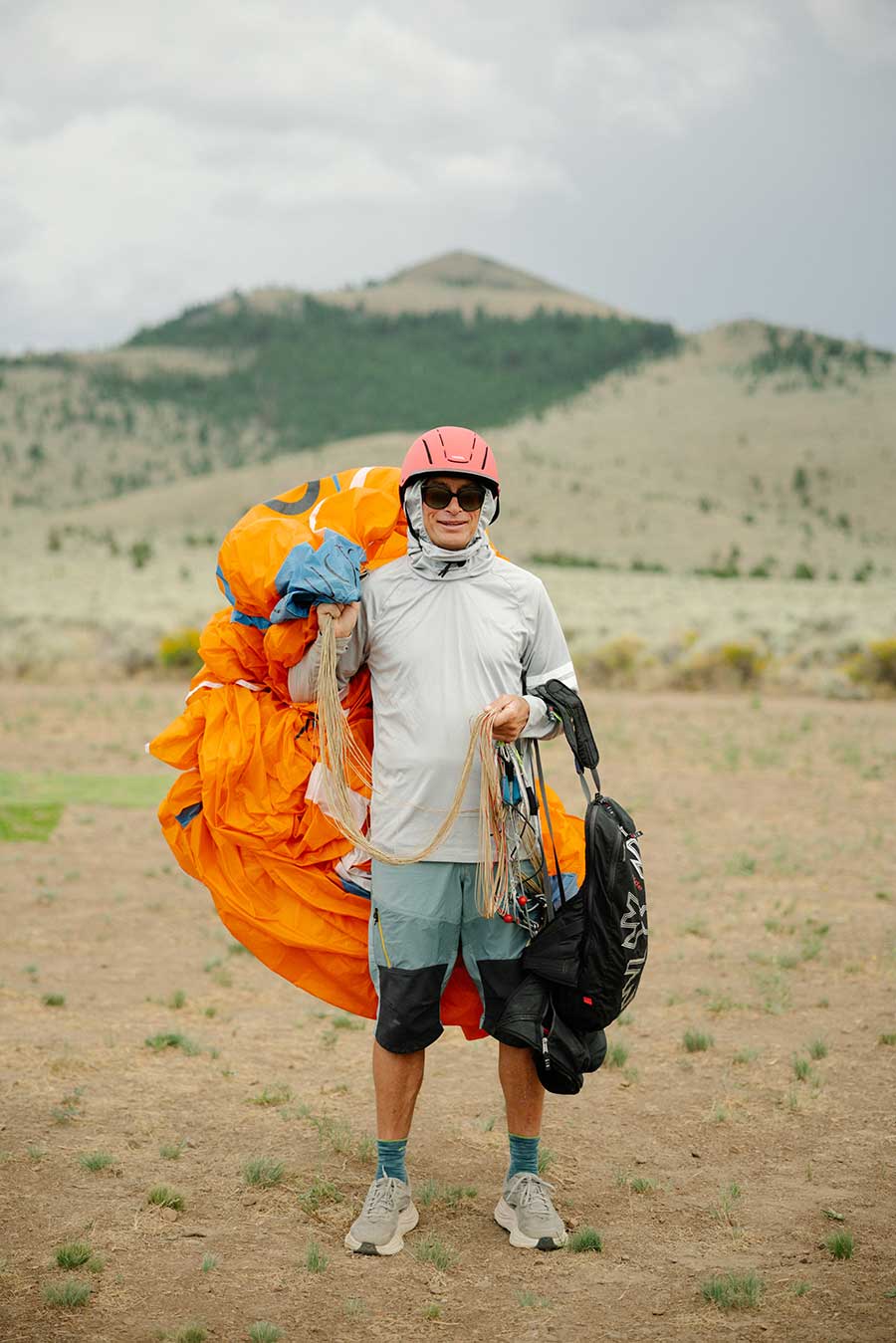 Paraglider prepares