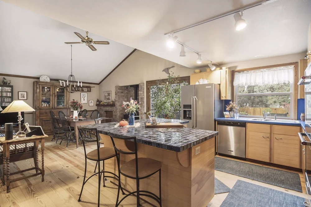 Kitchen before remodel in 1970 home