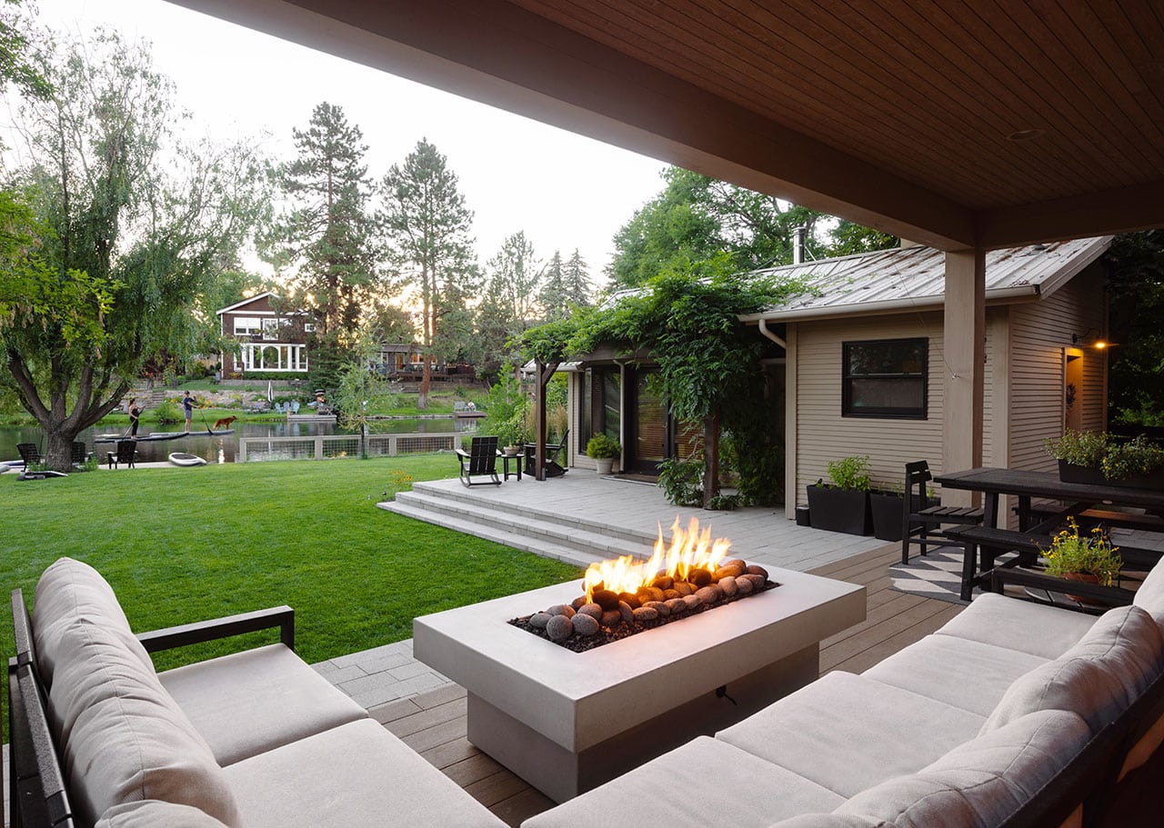 Exterior yard of Deschutes River from Deschutes river home