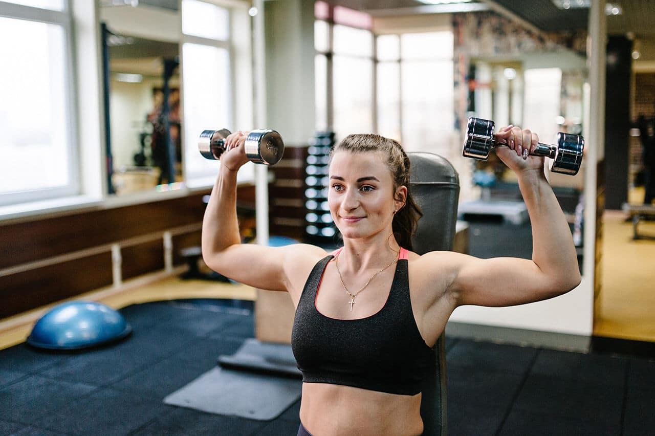 Woman lifting weights at the gym.