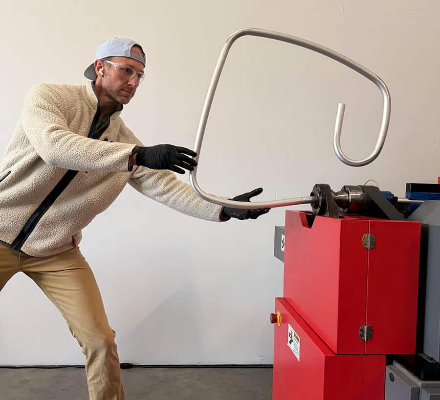 Jules Henry making a fr33form chair