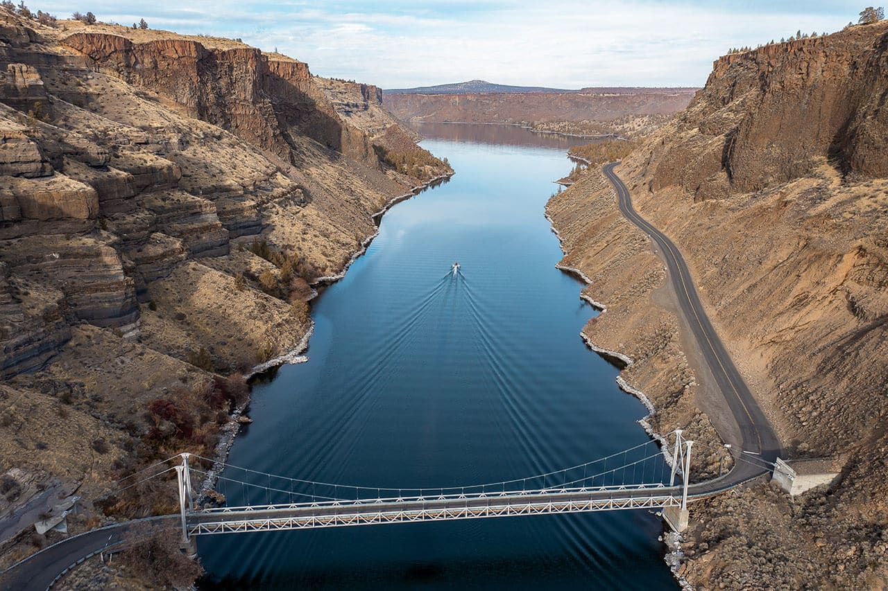 Boating at Lake Billy Chinook in Oregon