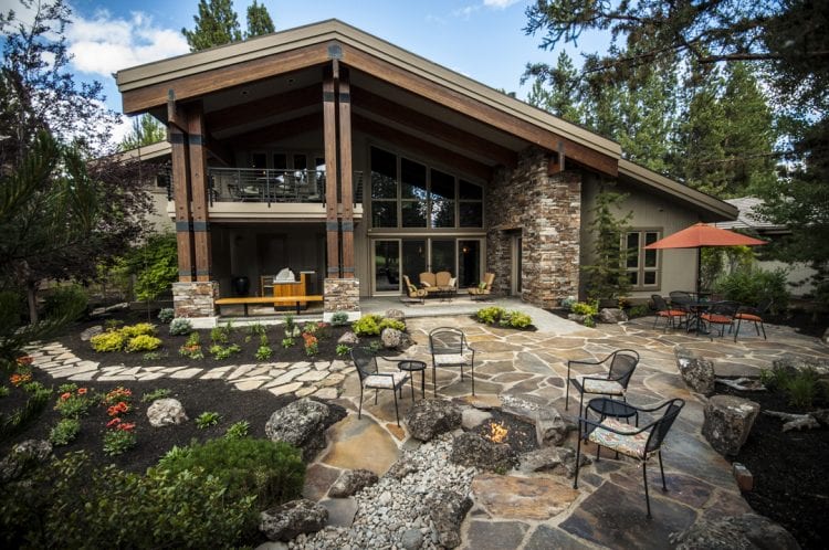 Backyard home design in Bend, Oregon