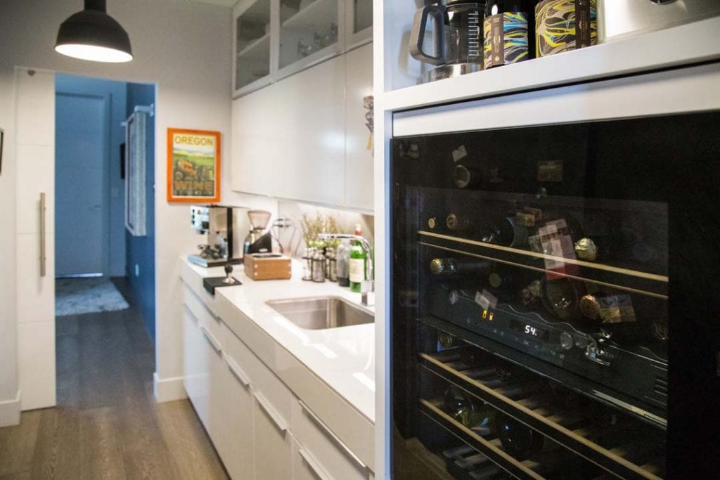 Lamps Over Island in Modern Kitchen