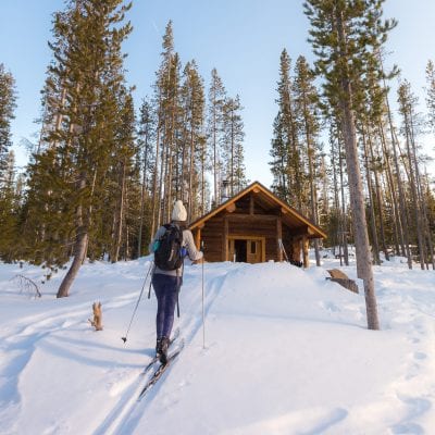 Cross-country skiing at Swampy Lakes sno-park near Bend, Oregon